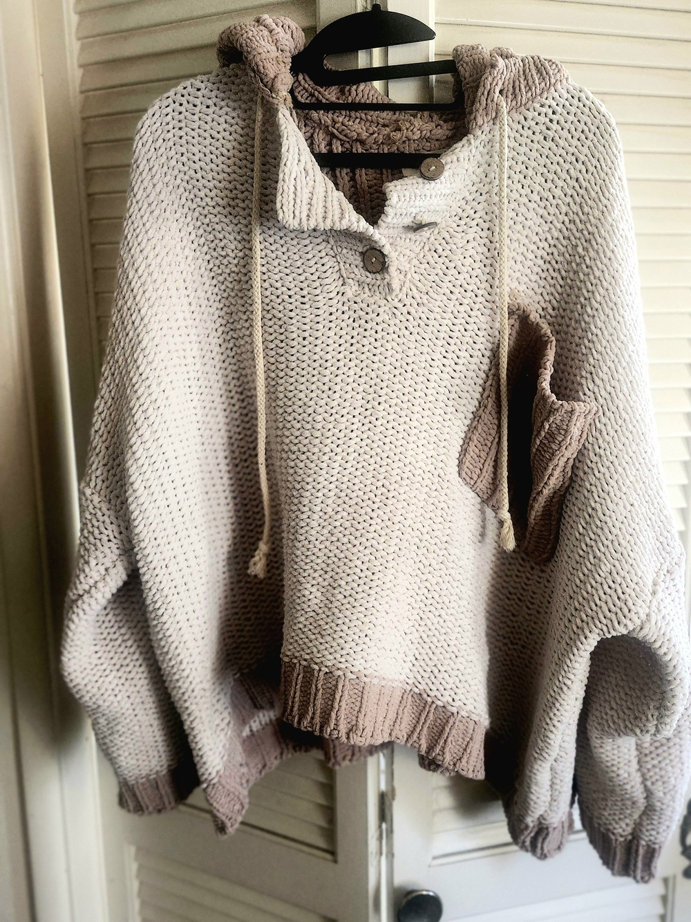 POL Cozy Two-Tone Hooded Knit Sweater - Cream & Taupe